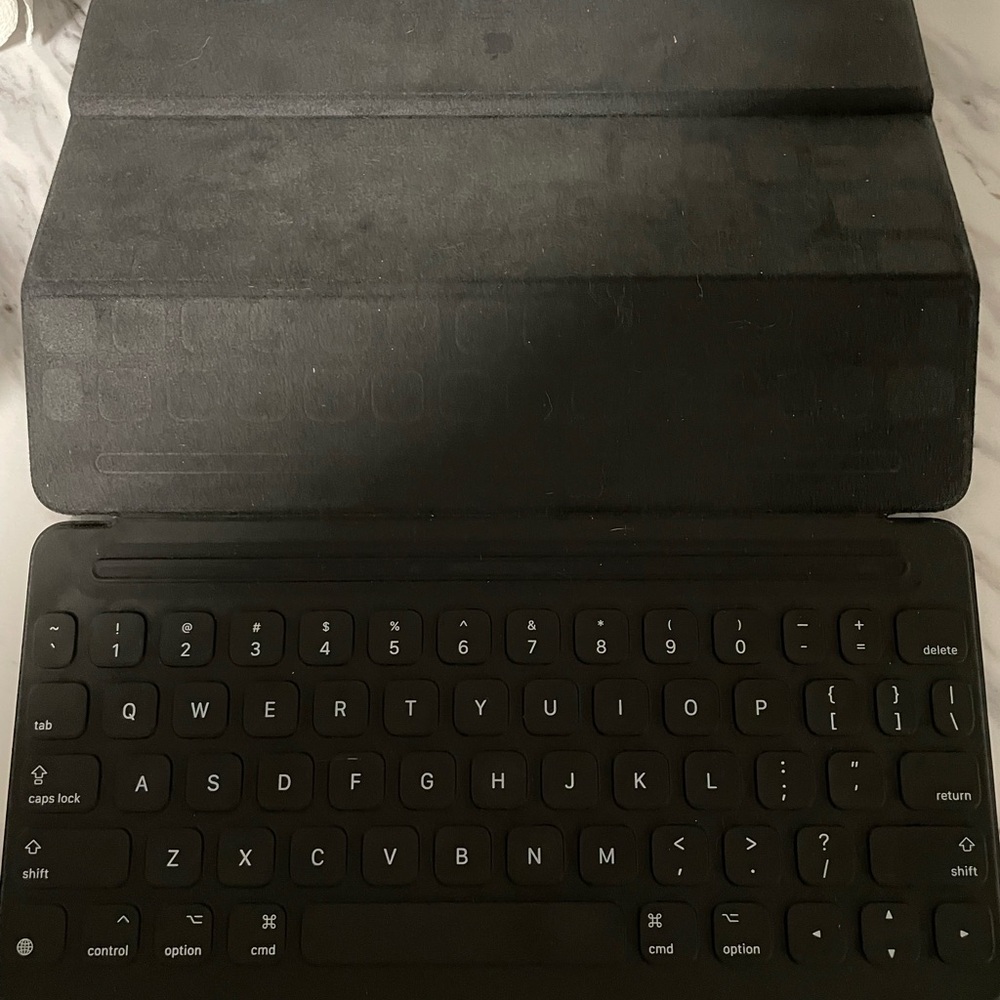 Apple MX3L2LL/A Smart Keyboard Folio/Case - Black